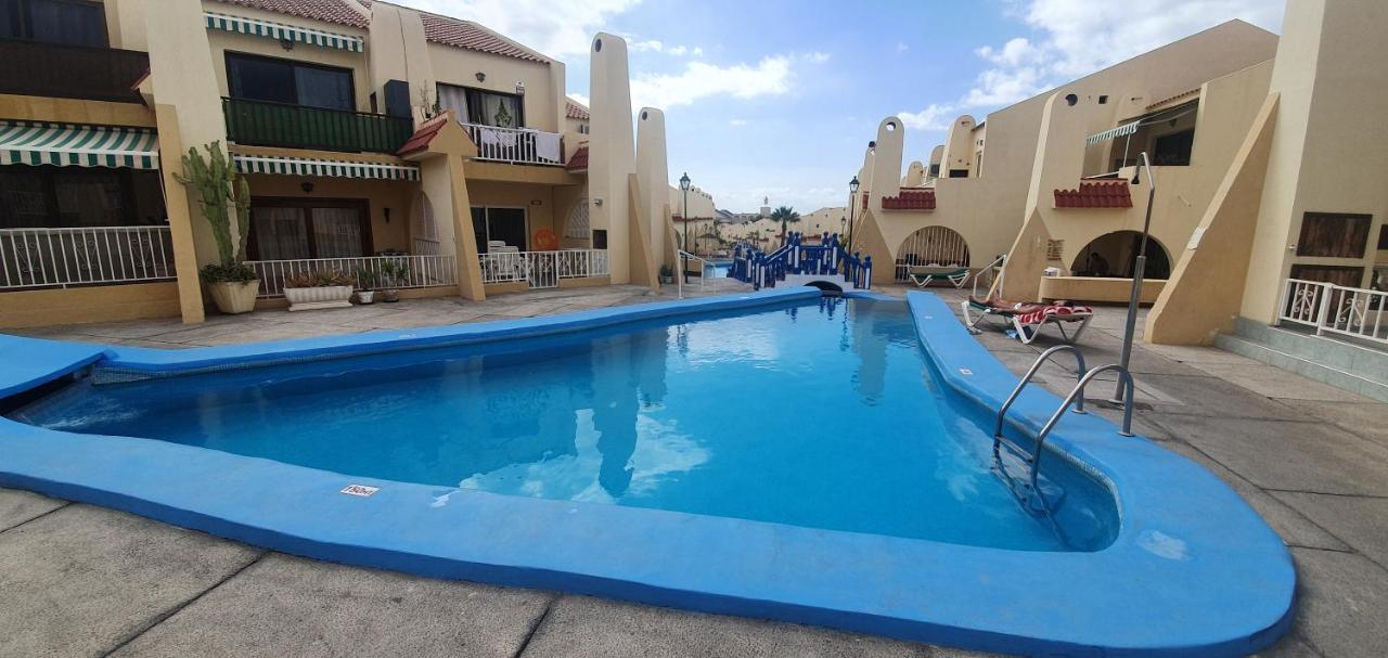 אדחה Mareverde Vista Mare Con Tres Piscinas מראה חיצוני תמונה